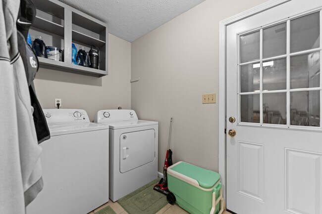 Building Photo - 8603 Raintree Cir