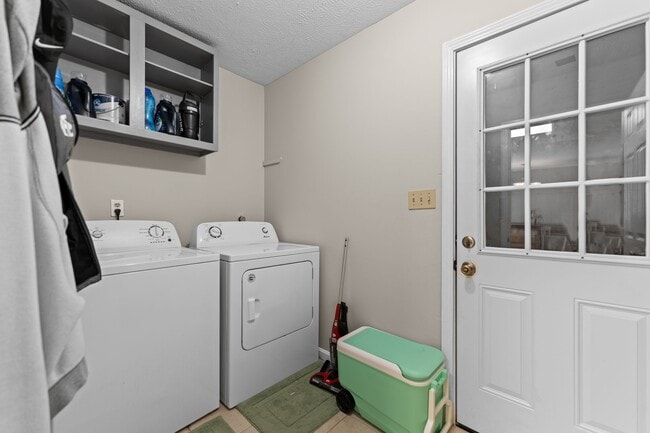 Building Photo - Wonderful Pee Wee Valley Home
