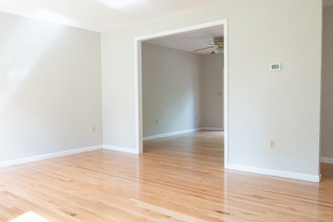 Building Photo - 55 Country Club Cir