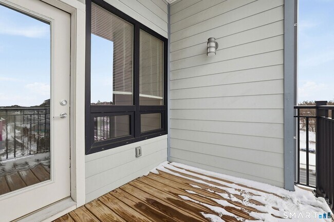 Building Photo - 71 Connecticut Ave