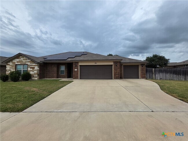 Primary Photo - 1713 Risen Star Ln