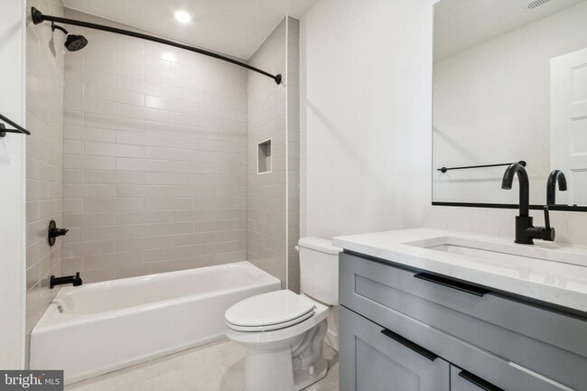 Building Photo - 6211 Woodbine Ave