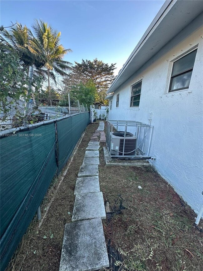 Building Photo - 655 NW 2nd St