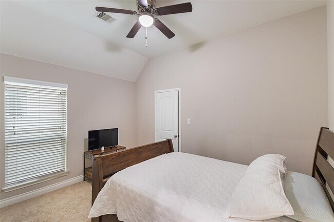 Building Photo - 3034 Hickory Springs Ln