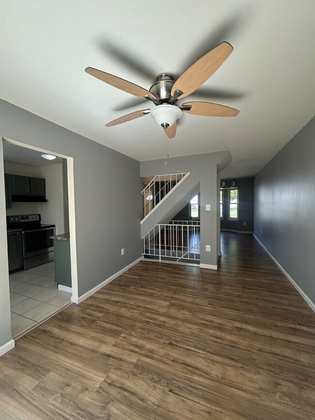 Building Photo - Spacious 3-Bedroom Townhome with Finished Basement in Warrenton, Virginia offering Prime Commuter...