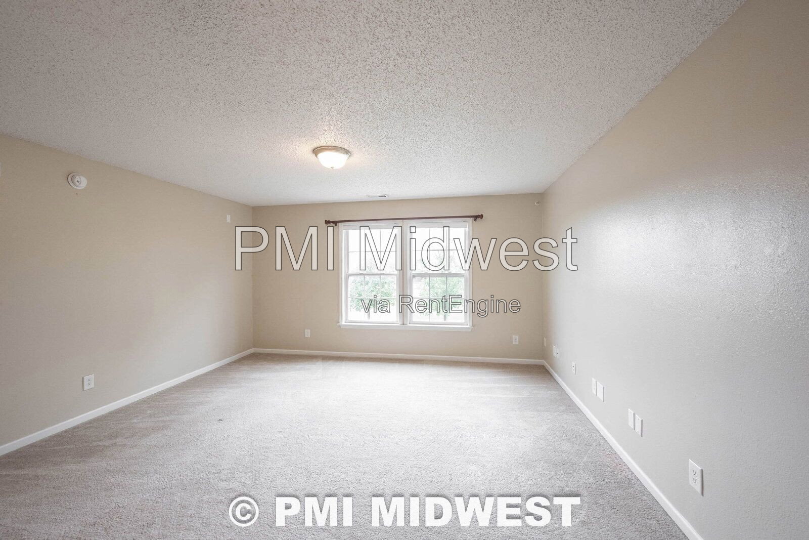 Building Photo - 2143 Olympia Dr
