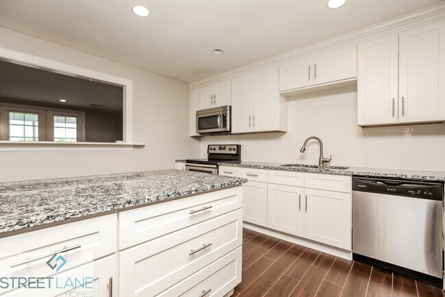 Building Photo - Charming 3 Bedroom in Nashville!