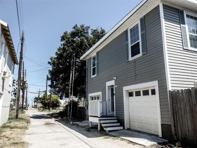 Building Photo - 922 Avenue L