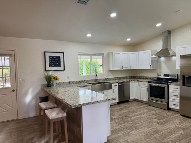 Building Photo - 3761 E Dulciana Ave