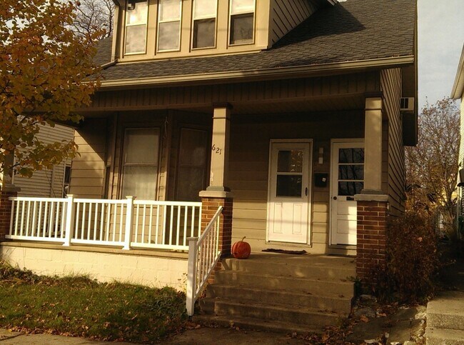 Primary Photo - 621-1 Herman Ave