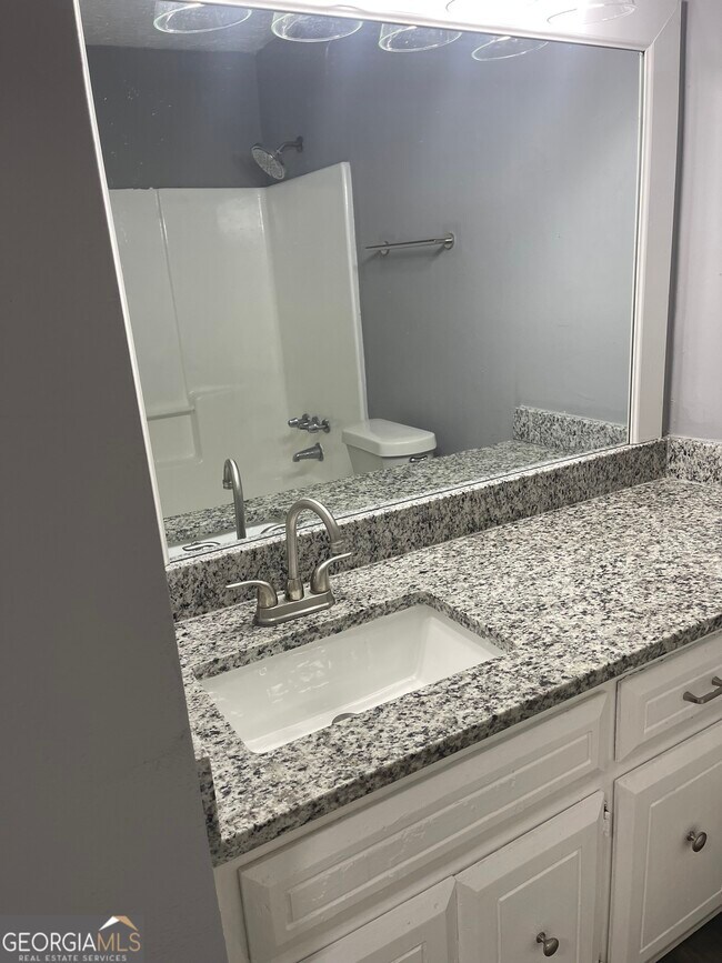 Building Photo - 1233 Woodland Ct SE