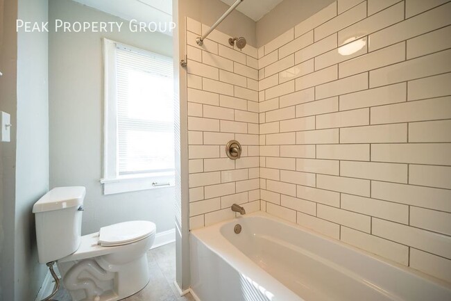 Building Photo - Newly Renovated Townhome! Located in the S...