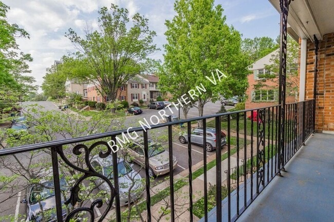 Building Photo - 3019 Seven Oaks Pl