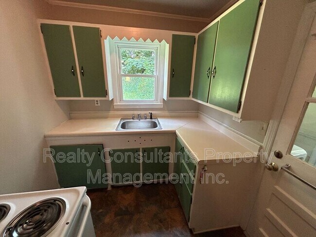 Building Photo - 4403 Edgemore Rd
