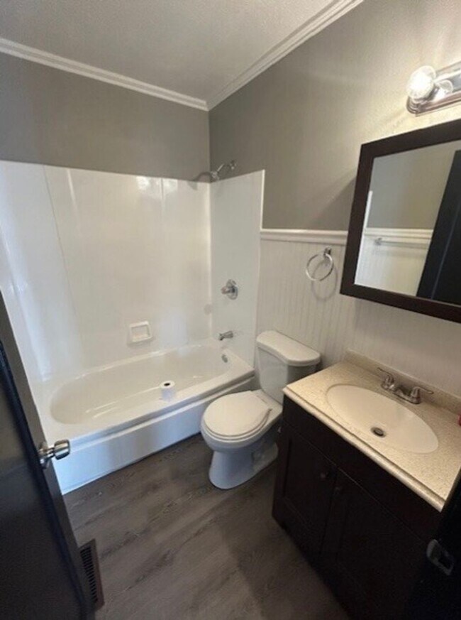 Building Photo - Beautiful 3BD/1BTH