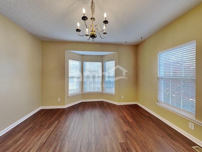 Building Photo - 285 Coyote Dr