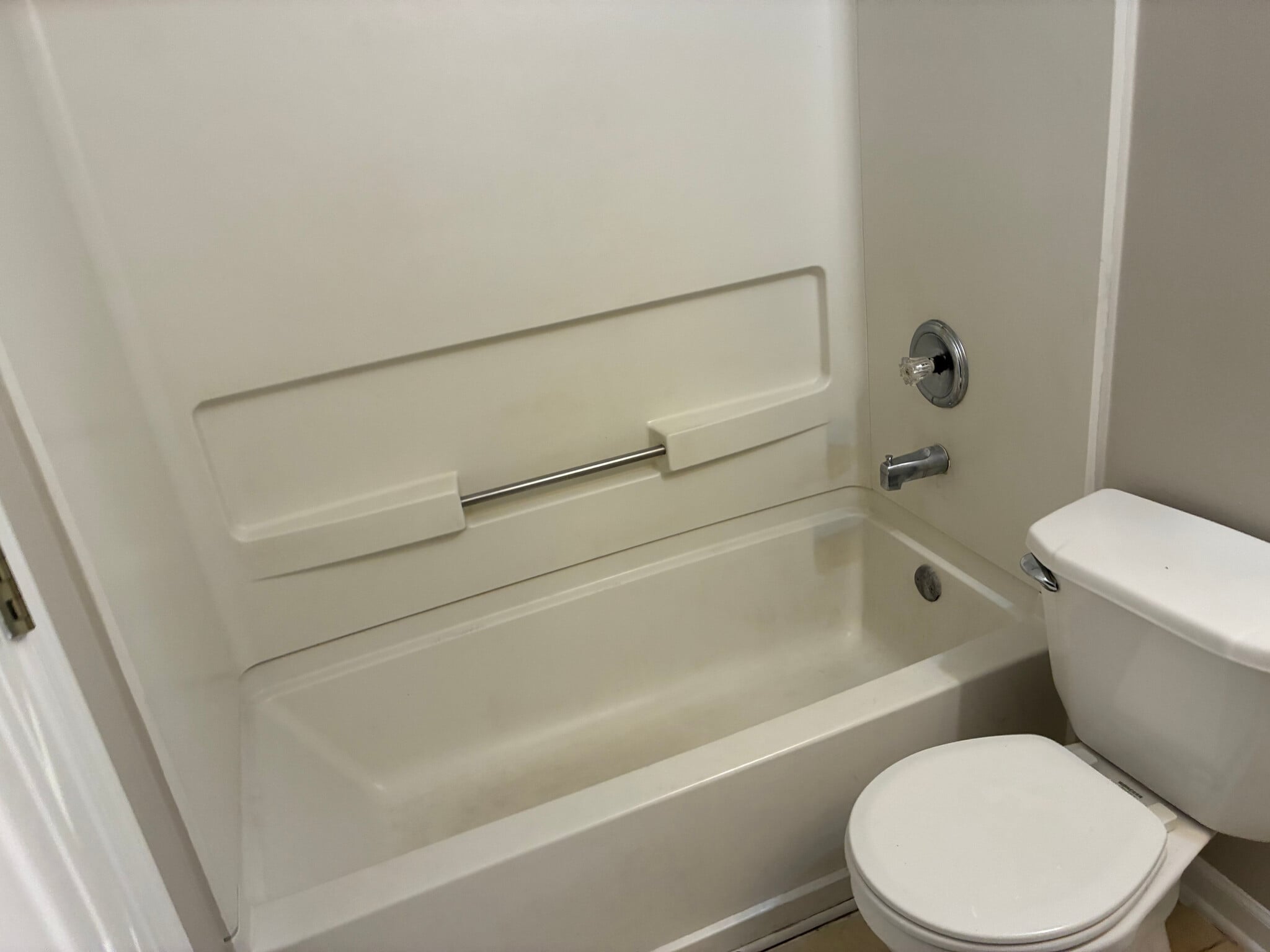 Building Photo - Room in House on Tara Bend