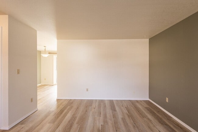 Building Photo - Renovated 2 bedroom 1 bathroom home