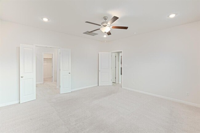 Building Photo - 204 Greenway Dr