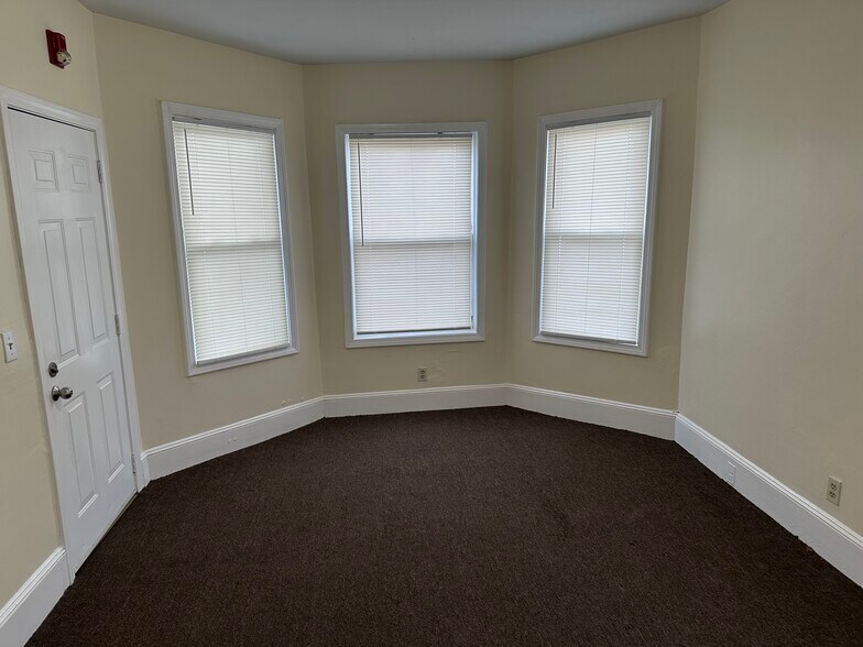 Building Photo - 810 Brock Ave