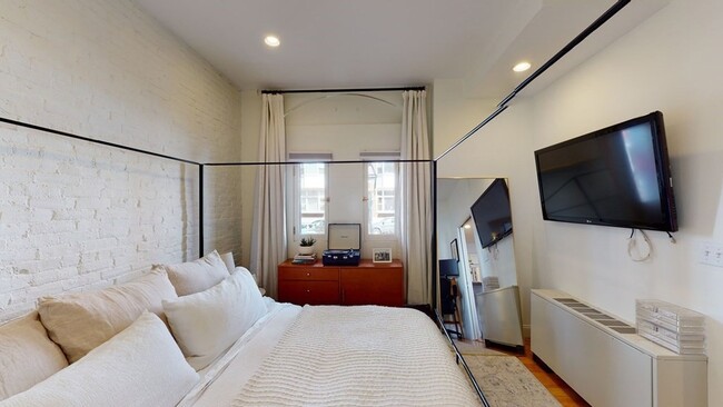 Building Photo - 27 Bowdoin St