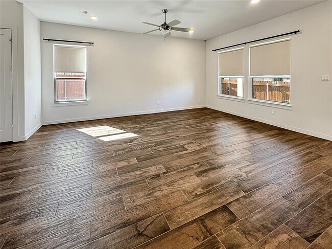 Building Photo - 1245 Westborough Ln
