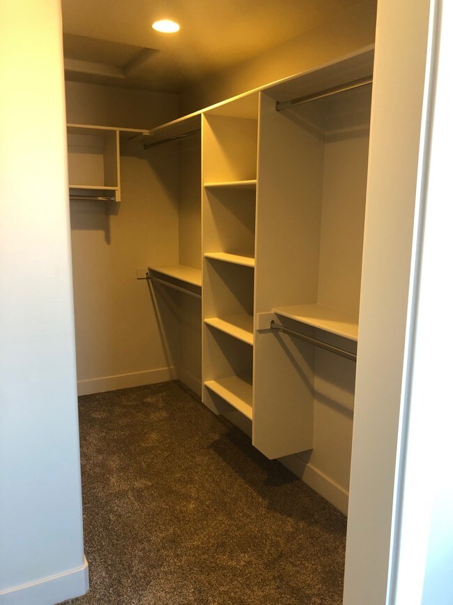 Building Photo - 655 S Malorie Wy