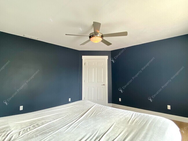 Building Photo - Elegant Awbrey Butte Home | Unfurnished | ...