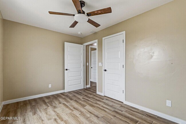 Building Photo - 6002 1/2 Pam McCall Drive Unit 4
