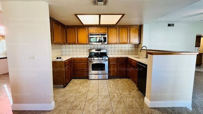 Building Photo - 3 bedroom/ 2 bathroom home located near Old River Rd/ White Ln