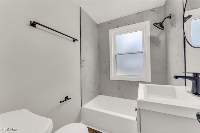 Building Photo - 441 E 250th St