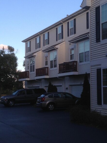 Building Photo - 1577 W Turtle Creek Ln