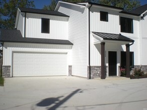 Building Photo - 5960 N Clinton St