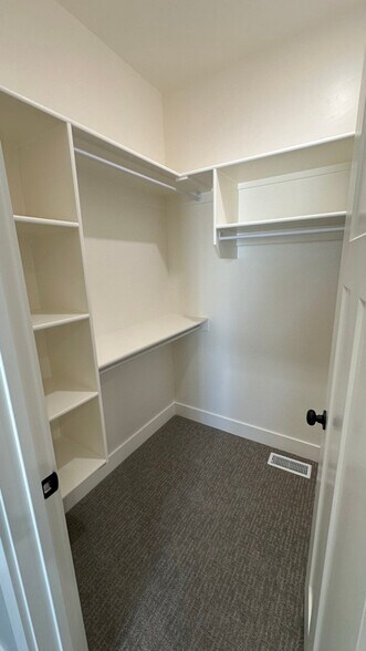 Building Photo - 4749 Legacy Vlg Ln