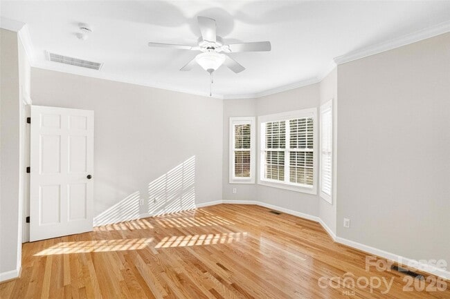 Building Photo - 704 Deercross Ln