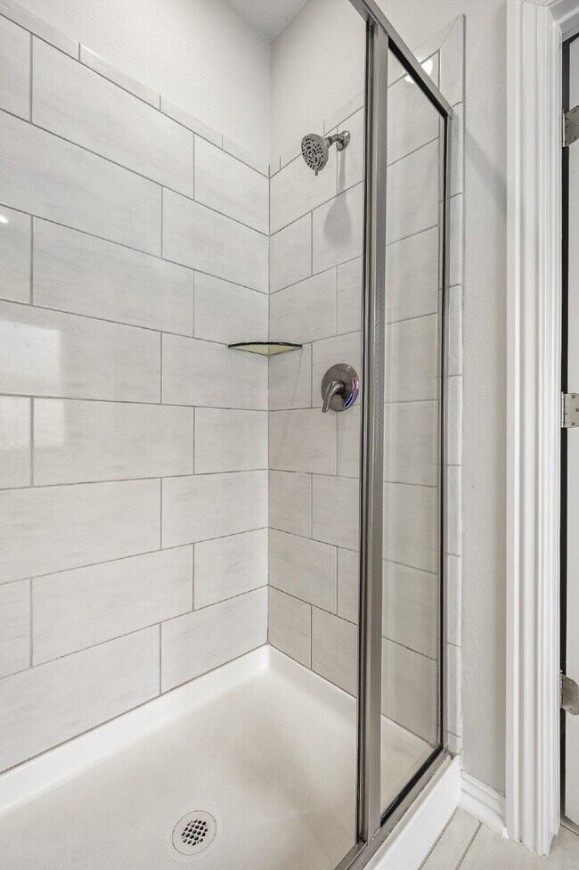 Building Photo - 2016 W Chandler Ave