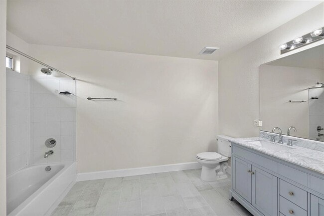 Building Photo - 18119 Waverly Hollow Ln