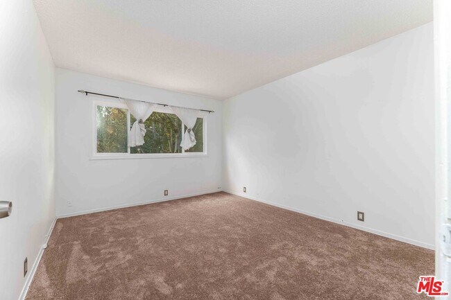 Building Photo - 3166 S Sepulveda Blvd