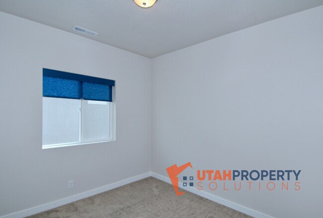 Building Photo - 4693 Daisy Ln