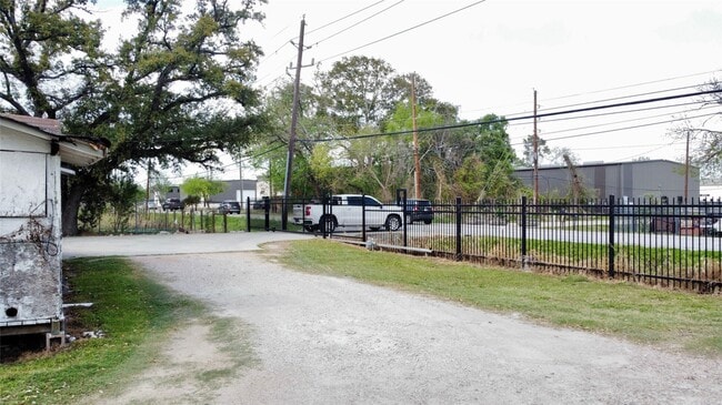 Building Photo - 6951 Windfern Rd