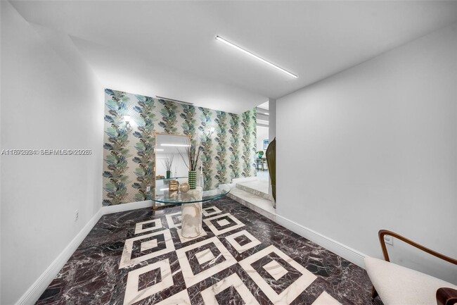 Building Photo - 1141 NE 90th St