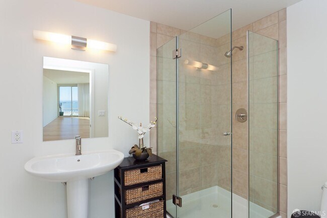 Building Photo - 301 Main St