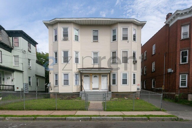 Building Photo - 10 Warner St