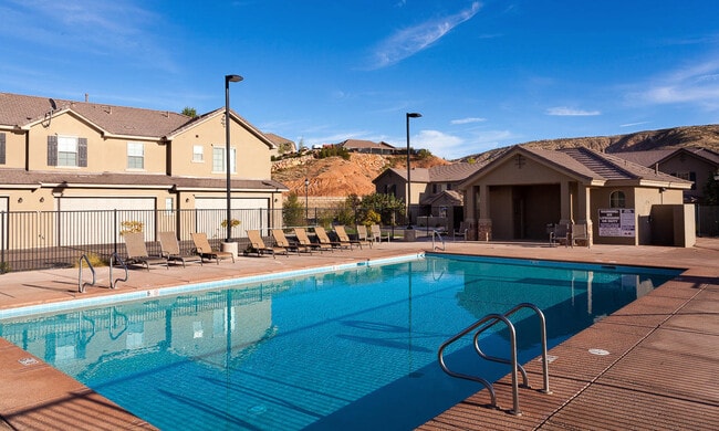 Building Photo - Beautiful Desert Hills Beauty!  Casitas at Hidden Valley! Price Reduced!