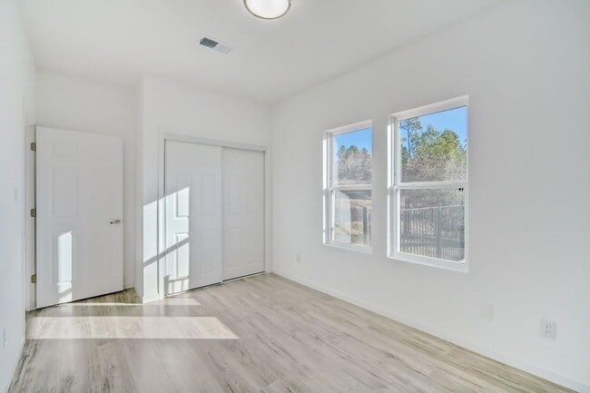 Building Photo - 117 Ori Ct