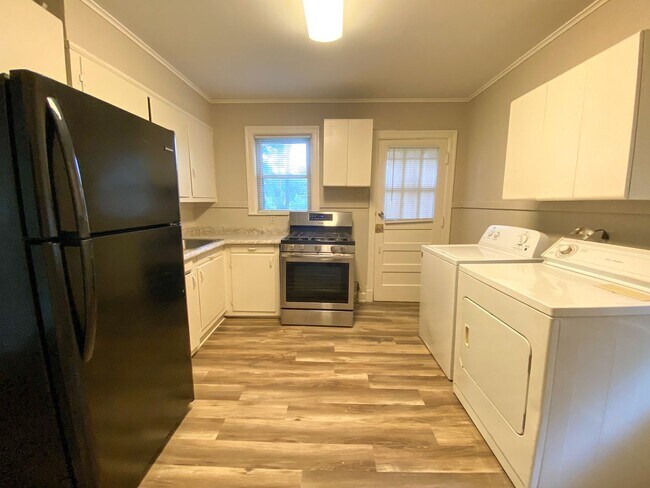 Building Photo - 2 bed, 1 bath near the University of Memphis