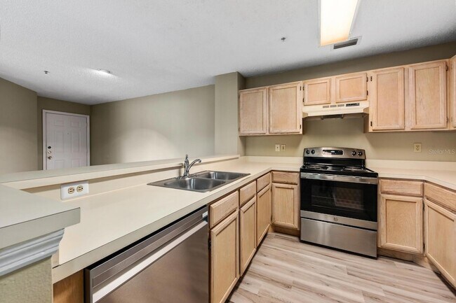 Building Photo - 4057 Crockers Lake Blvd