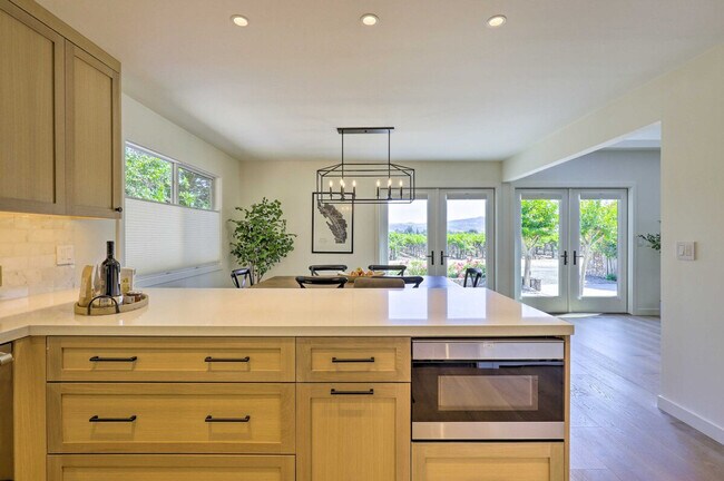 Building Photo - 1155 Grape Ln