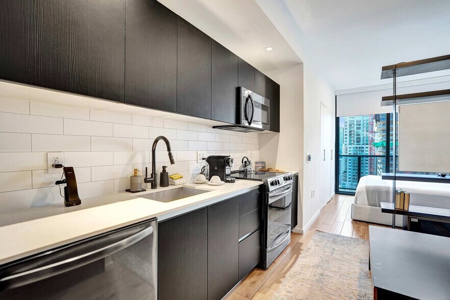 Building Photo - 398 NE 5th St