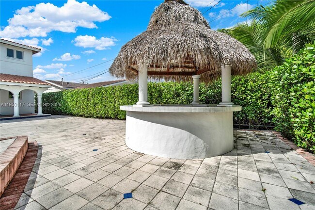 Building Photo - 527 SW 20th Rd